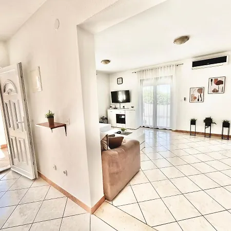 House Anatea